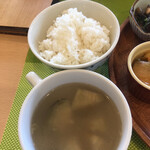 Hachiouji Fama Kicchin Famu - セットのごはん、スープ（この日は茄子）