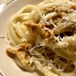 OSTERIA SELVAGGINA - 〈天然きのこシーズン〉アンズ茸の手打ちパスタ