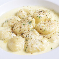 4種のチーズとクリームで和えたニョッキ