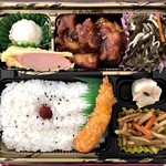 那覇市役所内売店 - ＊鶏煮弁当（どん丼亭）（¥380）