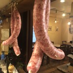 OSTERIA SELVAGGINA - 秋〜冬にかけて仔猪の自家製サラミも手作りです。