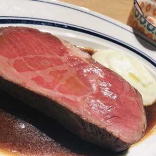 国産交雑牛と時々、黒毛和牛のローストビーフ