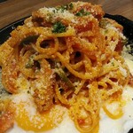 洋食屋 クローバー - 『卵を落とした鉄板ナポリタン』