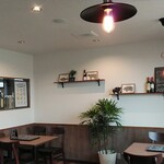 洋食屋 クローバー - 店内