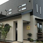 洋食屋 クローバー - お店の入口