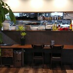 洋食屋 クローバー - カウンター席