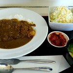 秀かつ - 味噌汁、サラダ、福神漬け付き　1000円