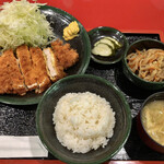 とんかつ甲斐路 - とんかつ定食 900円