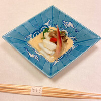はし本 - イカと青菜、しめじとミョウガ。
                    ごまだれ冷菜
