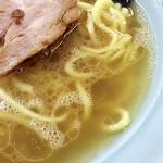 iekeira-memmakotoya - 鶏油たっぷりのスープ。