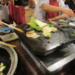 森のおはな - 食べるか撮るかで忙しい