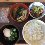 すき家 - まぜのっけごはん(¥350)