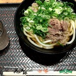 驛麺家 - 肉うどん(ネギ大盛Ver.)　490円(税込)