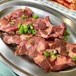 焼肉のまるちゃん - 噂のツラミ　タンより歯応えがあり美味