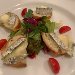 Bistro Champ - シェーブルチーズのブルスケッタ
