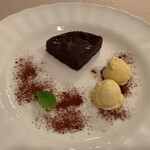 Bistro Champ - 超濃厚ガトーショコラ バニラアイスクリーム添え