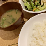 洋食 桜 - ごはんとお味噌汁