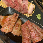 黒毛和牛焼肉 白か黒 - 