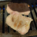 黒毛和牛焼肉 白か黒 - 