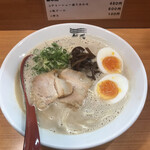 Hakata Shimpuu - 煮卵ラーメン700円！