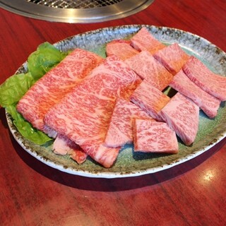 同时设有精肉店!用日本各地的优质国产肉，享受口福时刻◎