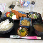 一般食堂　なだや - エビフライ定食の全貌