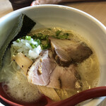 麺屋 海猫 - 白湯しお（ハーフ）