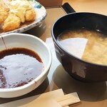 Yayoi Ken - 白飯にお味噌汁。お漬物にソース。