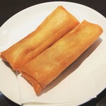 2 spring rolls