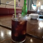 カフェ ラ・ボエム - コーヒーとボトルの炭酸水