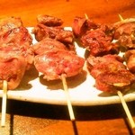 豚小家 - 左2本 たん塩、右2本 はつ塩