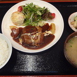 あらえびす - 6月15日　煮込みハンバーグセット　850円