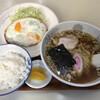 中華料理佼楽 - ラーメン定食(目玉焼き・半ライス付き)600円