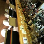 BAR OLD LARRY'S - ６人掛けのカウンター