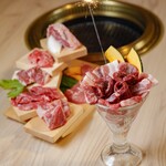 カルビッシュ - 料理写真:カルビッシュの代名詞「肉パフェ」