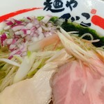 麺や でこ - 和風冷やしらーめん生海苔と気まぐれ煮干しのそばアップ