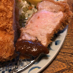 Tonkatsu Semmon Tenkatsu Yuu - 味噌ダレを付けて