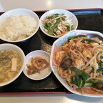 Honkon Shou Chuu - キクラゲと玉子と豚肉炒め定食