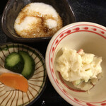 Wano Daidokoro Tesshindou - 定食のとろろと漬物とポテサラ