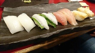 Sushi Izakaya Heihachirou - 寿司！
