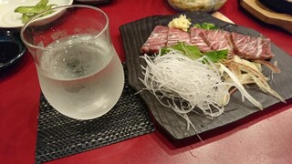Sushi Izakaya Heihachirou - 馬刺しと酔鯨!