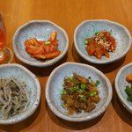 韓国料理 水刺齋 - ホンチョ（ザクロのお酢）、パンチャン５種