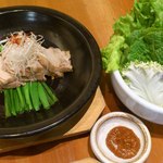 韓国料理 水刺齋 - 豚ポッサム、葉もの野菜