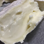 吉田牧場 - カマンベールチーズの断面