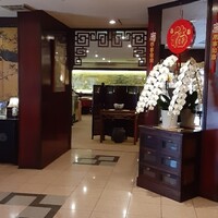 華正樓 新館 - エントランスから店内入口