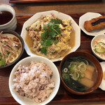 カフェ ピグリッチ - ボリュームたっぷりの本日の定食