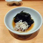 鮨 奈可久 星野 - ワカメとシラスの酢の物