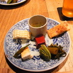 焼鳥 今井 - 先付:ホワイトコーン、山菜（こごみ、コシアブラ、山蕗）、紅蒟蒻、揚げ、大根の実）、旬菜