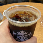 Sutabakku Sukohi - 季節のアイスコーヒーのSサイズは¥319です