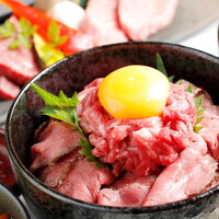 米沢牛しゃぶしゃぶユッケ丼と米沢牛焼肉3種など